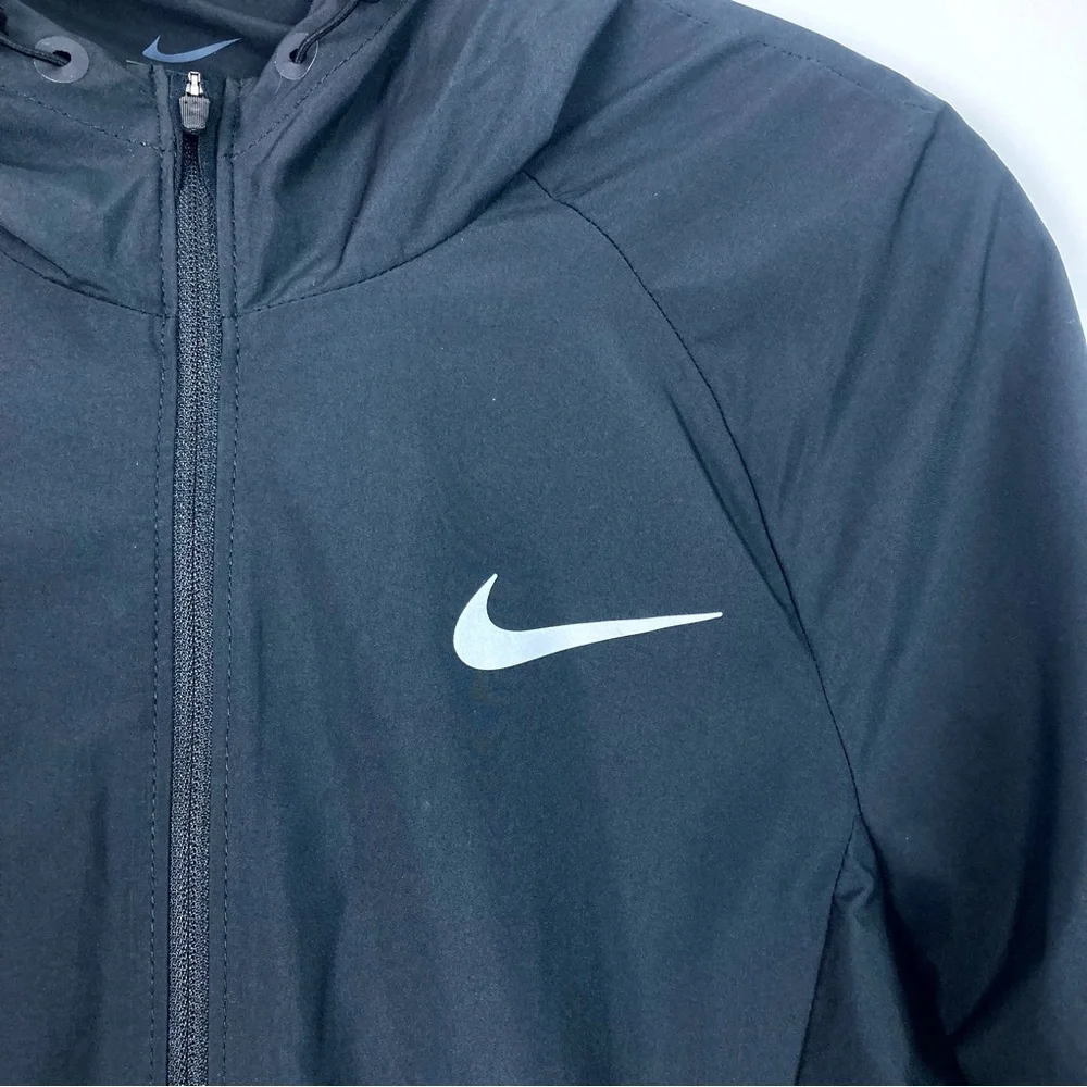 Nike Repel Lightweight Running Jacket in Black XS